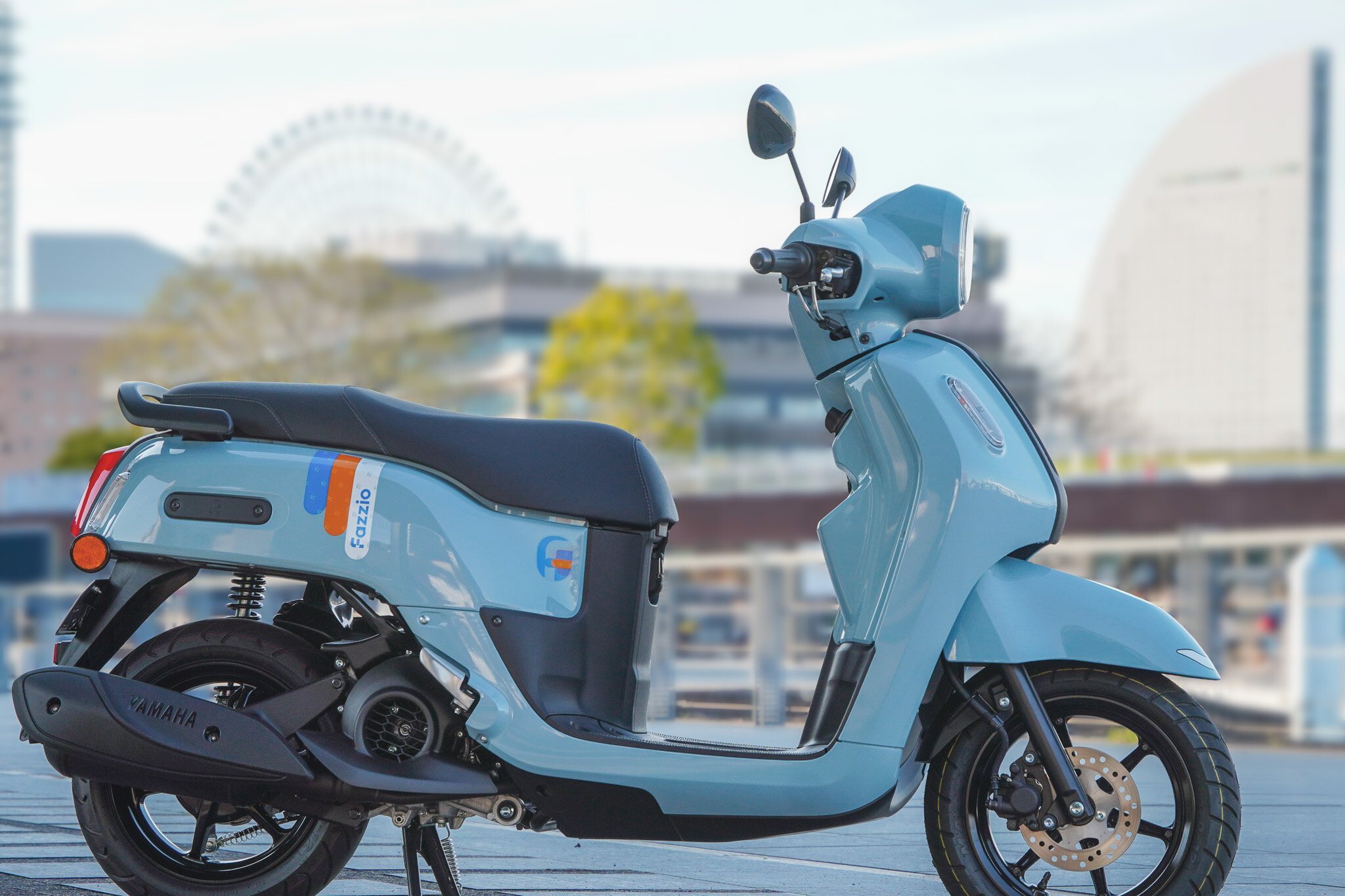 レトロでモダンな横浜の町並みにもフィット