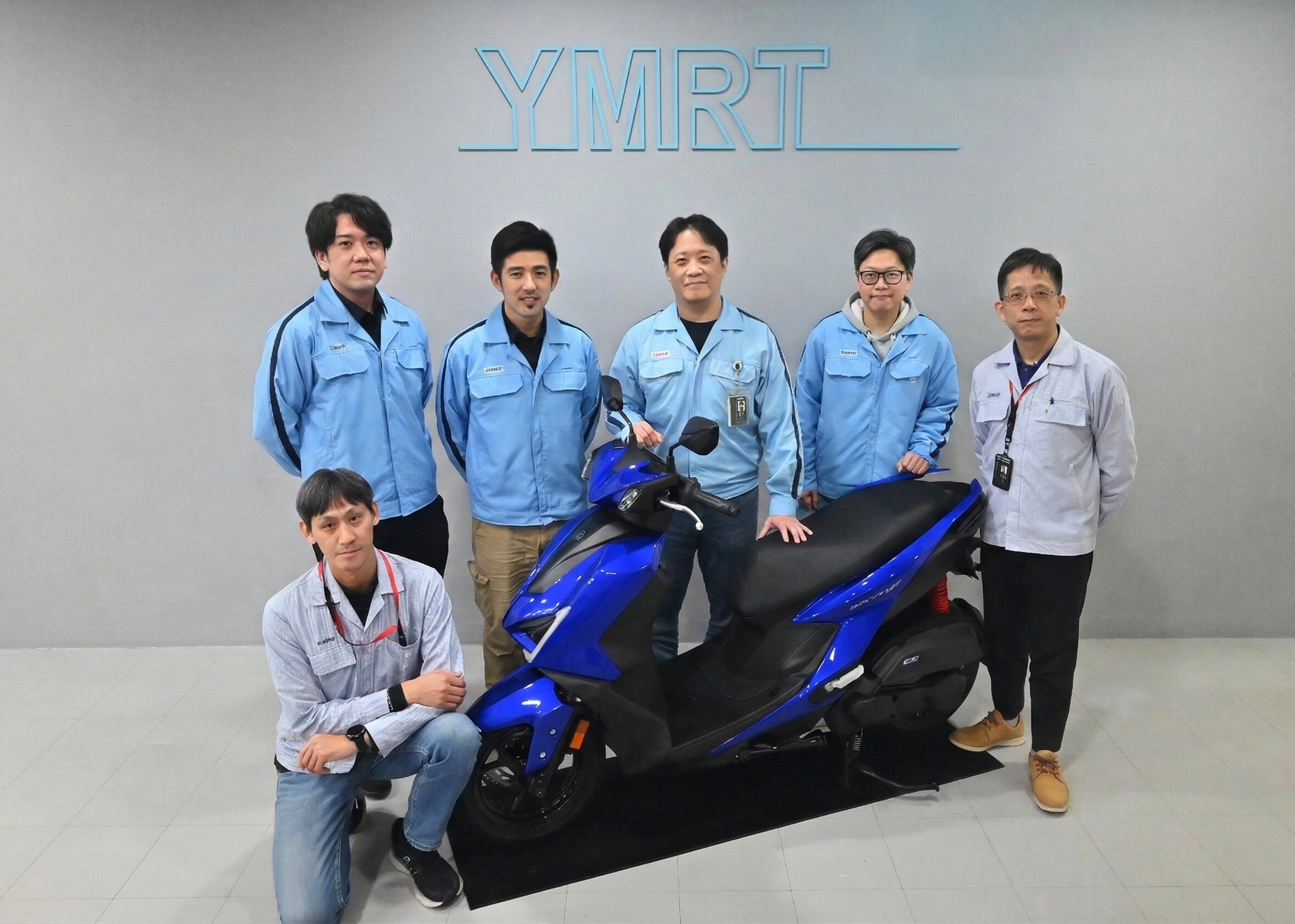 「シグナスX」台湾開発チーム 台湾山葉発動機研究開発中心股份有限公司＝YMRT（台湾ヤマハ発動機研究開発センター）のみなさん(写真後列左から)