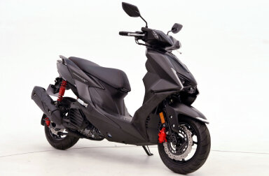 軽快さと安心感を、走りのすべての瞬間で！新型「シグナスX」開発陣が語るこだわりポイント【第2回：走りの進化編】