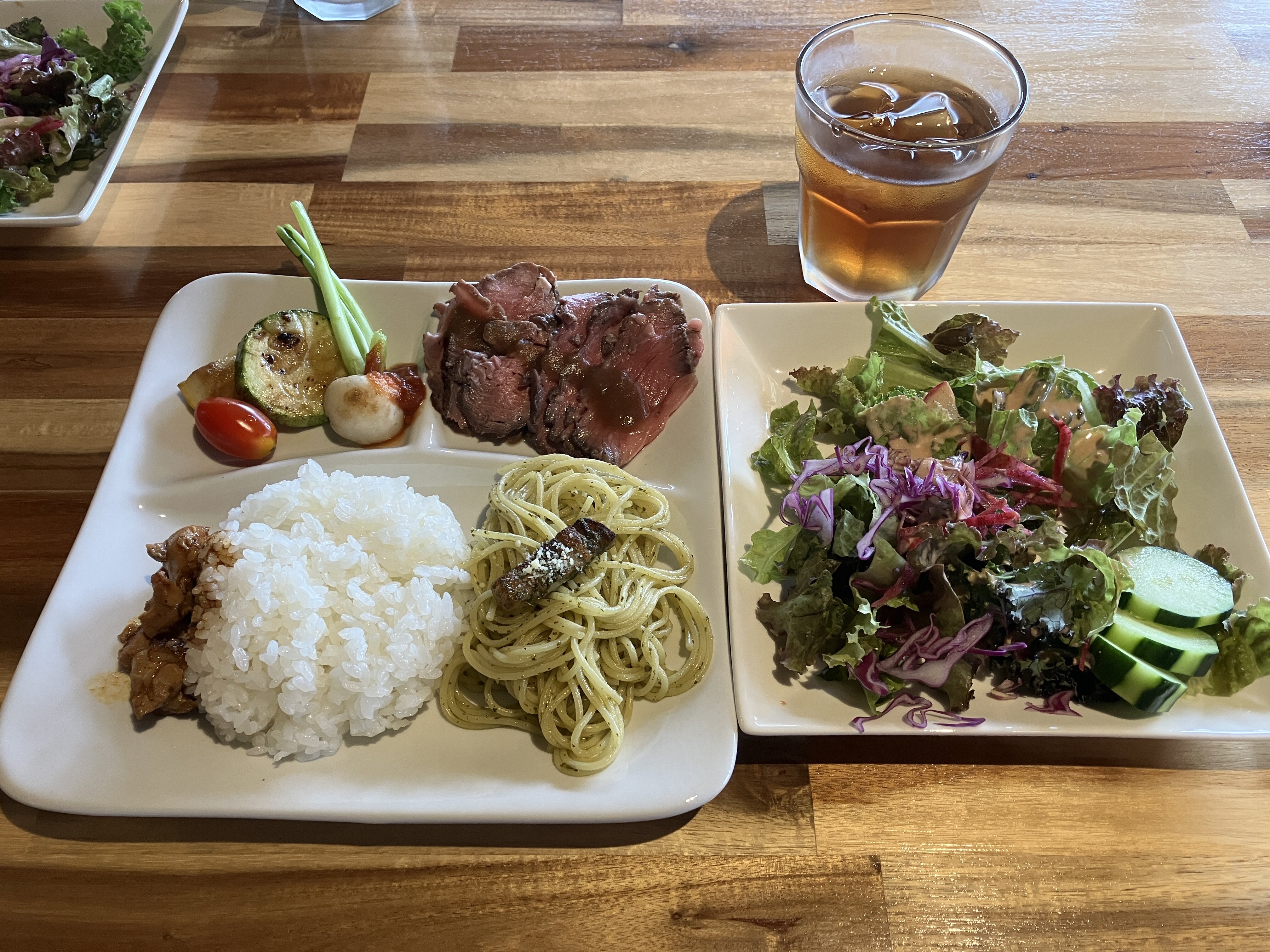 地元食材を使ったランチをいただきながらひと休みしました