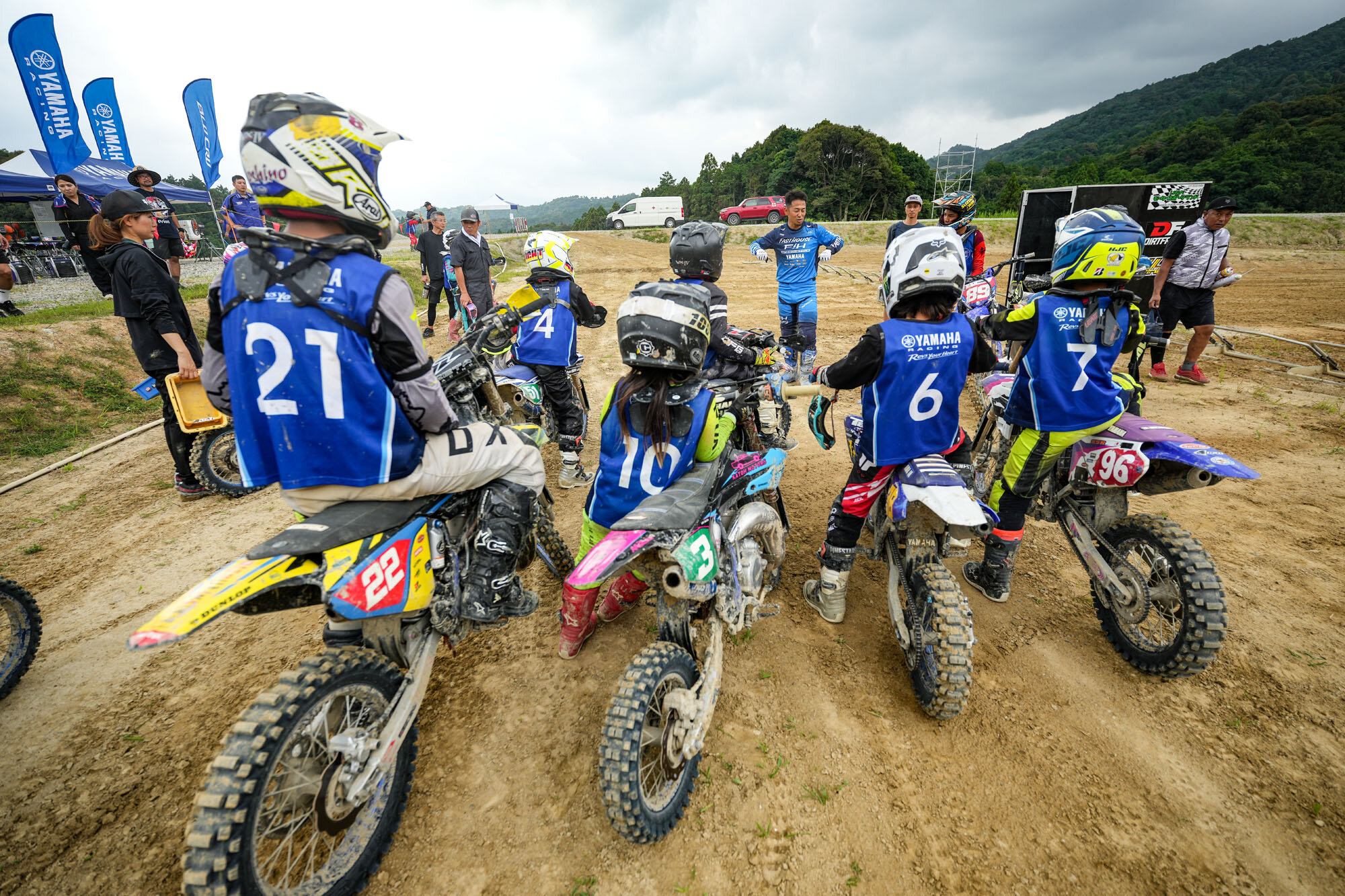 確実な指導でライダーたちを引っ張りました