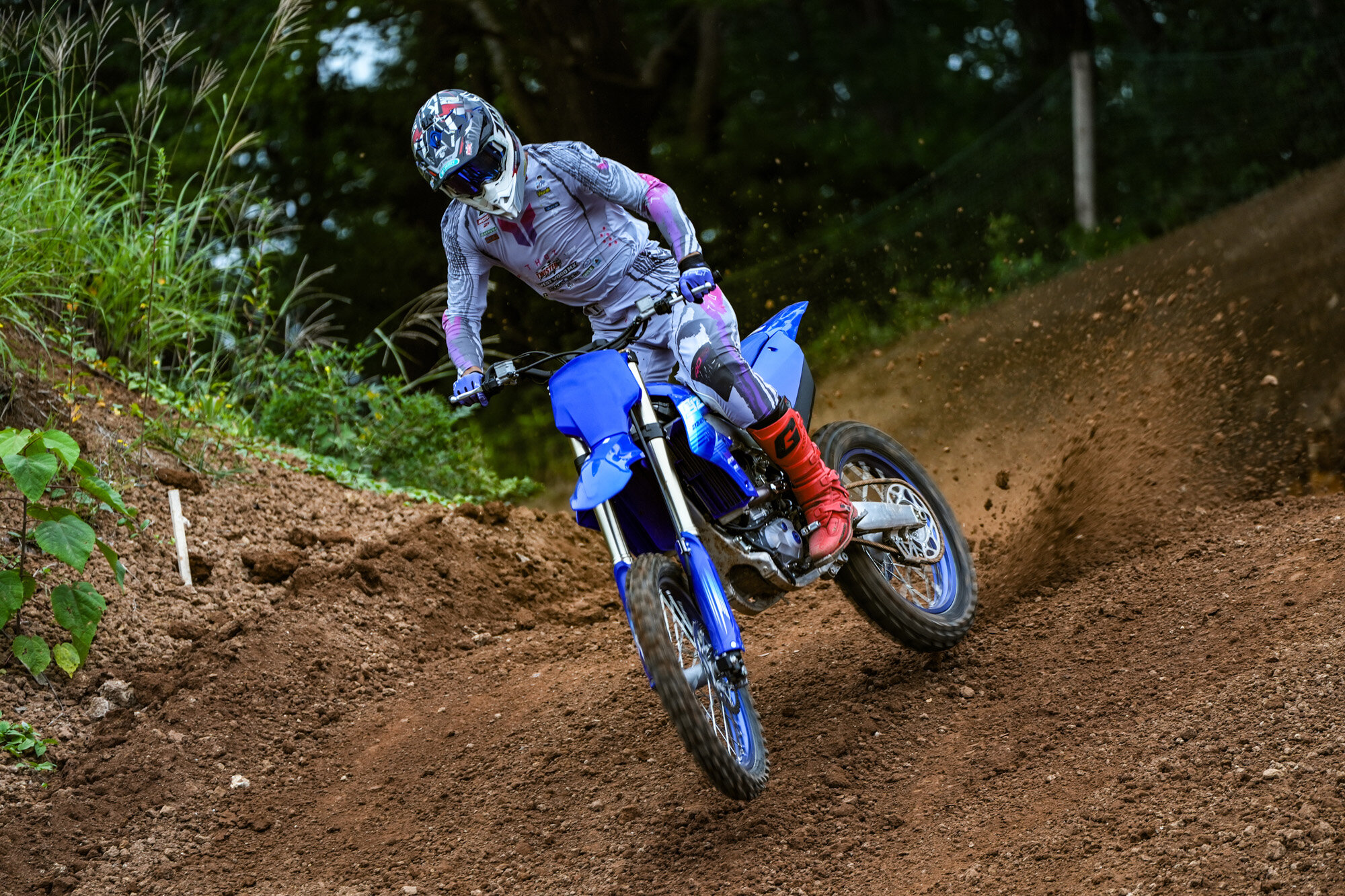 これまでYZ250Fは、エンジンと車体のトータルバランスの良さが高く評価されてきました。