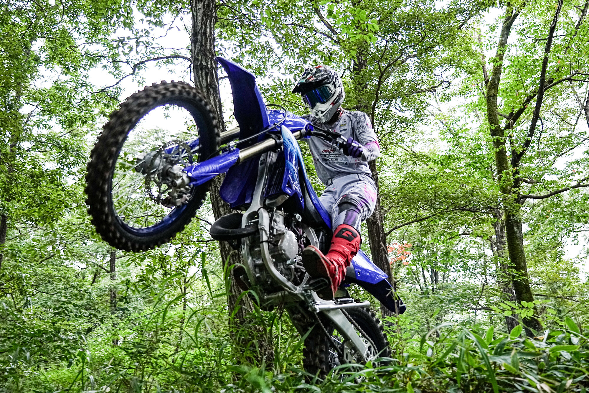 僕はこのままレースに出たいと思うほどの乗りやすさを感じましたが、一般的なライダーの皆さんはイメージで、今回の450も「乗れない」って思うはずですが、今回はちょっと違います。