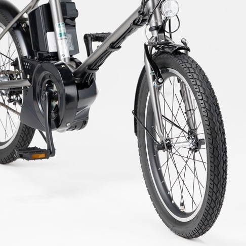 乗り心地に優れ、存在感を放つ太めのタイヤ