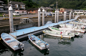 幣串漁港業務用FRP浮桟橋（ポンツーン）