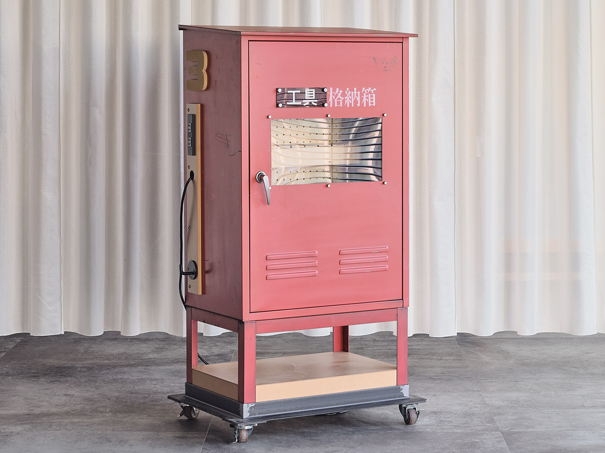 可動工具棚(電源ケーブル収納)の写真