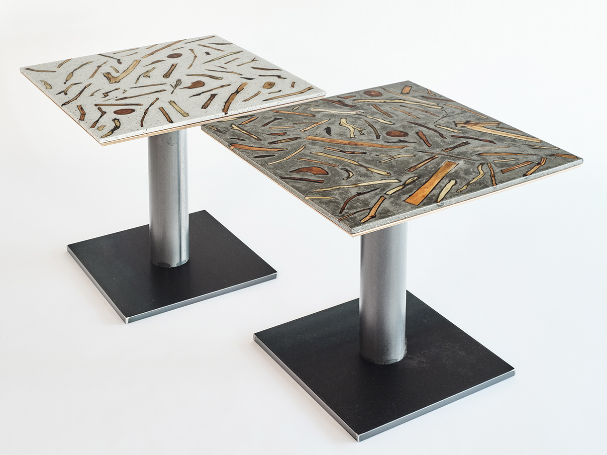 木の実テーブルの写真