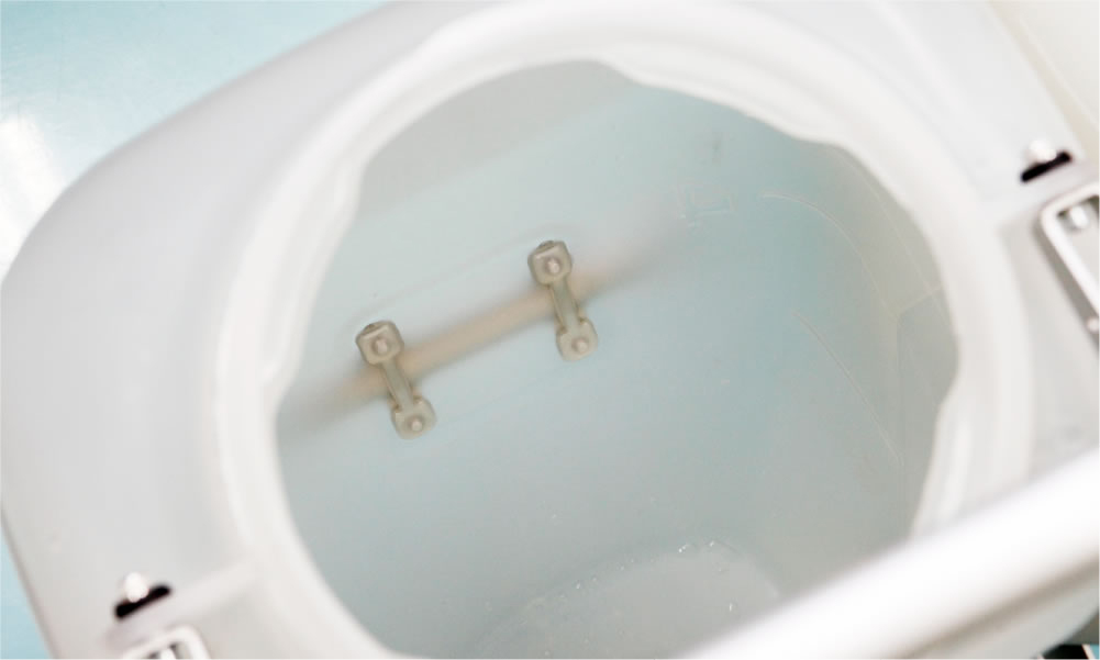 ナット埋め込み型タンクでメンテナンスも洗浄も容易に ※16Lタンクのみ