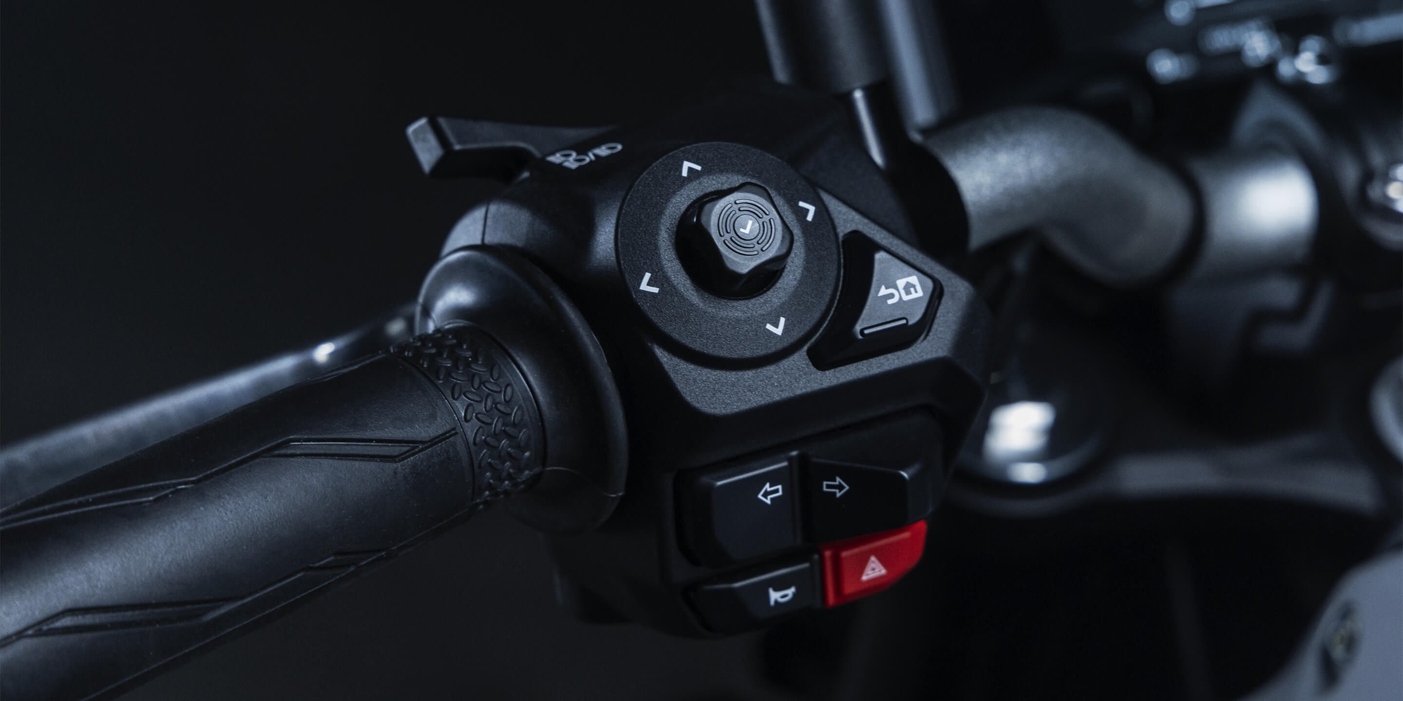 直感的な操作にこだわった新設計のハンドルスイッチ